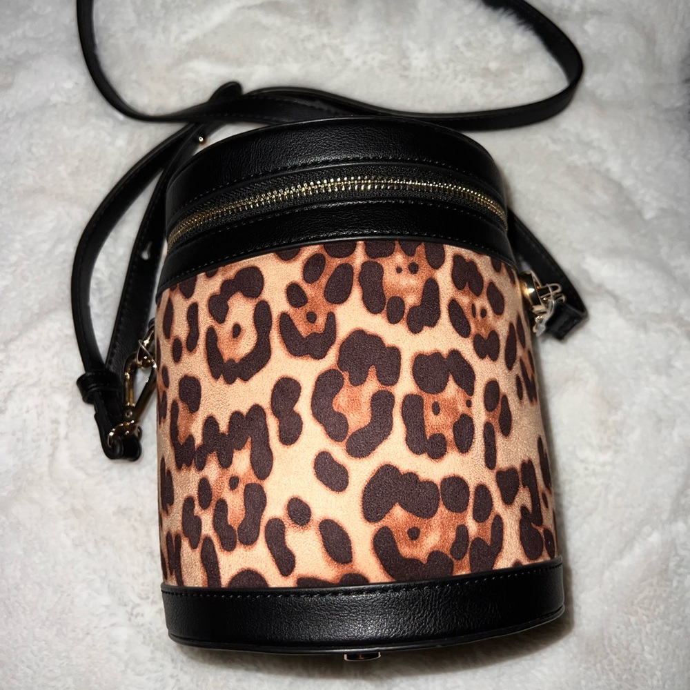 Leopard Print. Bucket Bag